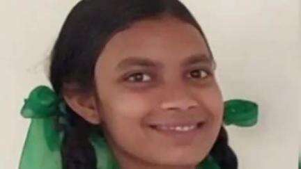 गोला: मैट्रिक परीक्षा में उउवि बरियातू की छात्रा राखी कुमारी बनी गोला प्रखंड टॉपर, मिली बधाई