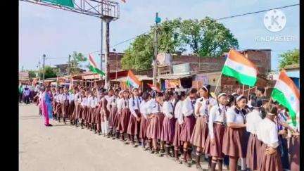 बगहा: भारतीय सेना के सम्मान में निकाली गई तिरंगा यात्रा