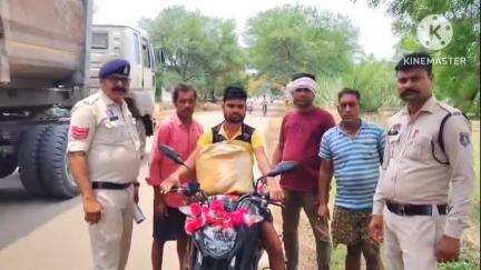 छपोरा चौकी पुलिस ने 20 लीटर महुआ शराब के साथ आरोपी को गिरफ्तार किया, परिवहन में प्रयुक्त बाइक जब्त
