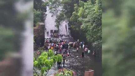 राधानगरी: काळम्मावाडी धरण परिसरात अखेर पर्यटकांना बंदी. पोलीसांचा बंदोबस्त.