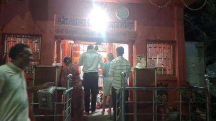 कन्नौज: कन्नौज शहर जीटी रोड सरायमीरा के प्रसिद्ध बालाजी मंदिर में सुंदरकांड का आयोजन, देर रात प्रसाद का वितरण हुआ