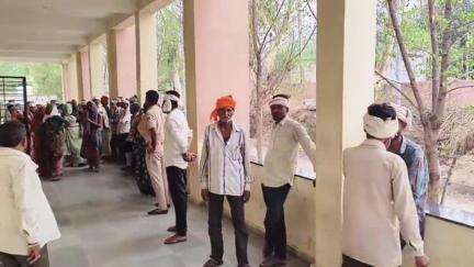 डूंगरपुर: ओडा बड़ा कुंडली गांव में एक विवाहित ने घर में साड़ी का फंदा लगाकर सुसाइड करने का प्रयास किया, इलाज के दौरान हुई मौत