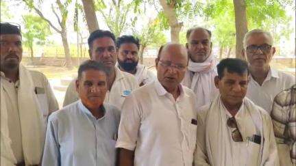 चूरू: कांग्रेस का प्रतिनिधिमंडल बिजली कटौती की समस्या के समाधान की मांग को लेकर पहुंचा अधीक्षण अभियंता दफ्तर, दिया ज्ञापन