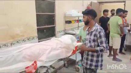 गोपालगंज: थावे रोड पर बस की टक्कर से युवक की मौत, पुलिस ने शव को पोस्टमार्टम के लिए सदर अस्पताल भेजा