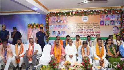 ସୋରଡା: ଖଲ୍ଲିକୋଟ ଠାରେ ଆୟୋଜିତ ହୋଇଥିବା ଧନ୍ୟବାଦ କାର୍ଯ୍ୟକ୍ରମ ରେ ସନ୍ନମାନିତ ଅତିଥିଭାବେ ଯୋଗଦେଲେ ସୋରଡ଼ା ନିର୍ବାଚନ ମଣ୍ଡଳୀର ବିଧାୟକ