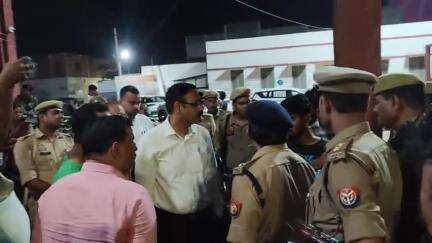 खलीलाबाद: खलीलाबाद क्षेत्र में दर्दनाक टेम्पो और बस की दुर्घटना, जिला अधिकारी, पुलिस अधीक्षक, ADM और एडिशनल एसपी मौके पर पहुंचे