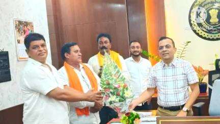 नवागढ़: खरौद नगर पंचायत के अध्यक्ष और उपाध्यक्ष ने कलेक्टोरेट में कलेक्टर से की मुलाकात