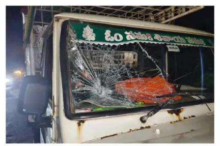 సామర్లకోట మండలం హుస్సేన్ పురం గ్రామం శివారుణ  కెనాల్ రోడ్ లో సైకిల్ పై వెళ్తున్న వ్యక్తిని ఢీకొన్న వ్యాన్,