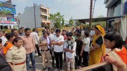 देवास: बालगढ़ क्षेत्र में नाले को खोलने को लेकर बनी विवाद की स्थिति, मौके पर पहुंची पुलिस ने दी समझाइश
