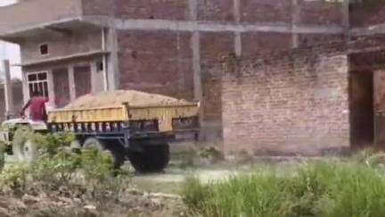 रुदौली: आंसू मऊ सहित अन्य स्थानों पर अवैध मिट्टी खनन कर ढुलाई करने का वीडियो सोशल मीडिया पर हुआ वायरल
