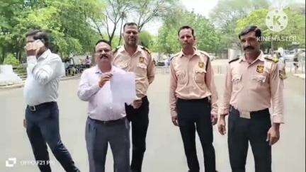 नीमच नगर: 5 महीने से वेतन से वंचित जिला अस्पताल के सुरक्षाकर्मीयो ने नीमच कलेक्ट्रेट में दिया आवेदन