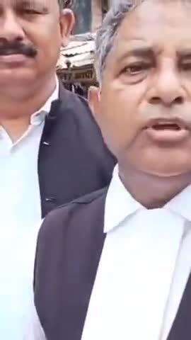 कानपुर: चुनाव कराने की मांग को लेकर लॉयर्स एसोसिएशन के पूर्व अध्यक्ष रविंद्र शर्मा ने एल्डर्स कमेटी को ज्ञापन सौंपा