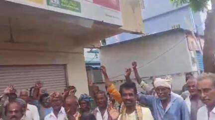 తెలుగు భాష వచ్చిన బ్యాంక్ మేనేజర్ కావాలంటూ గోనేడ యూనియన్ బ్యాంక్ వద్ద గ్రామస్తులు ఆందోళన