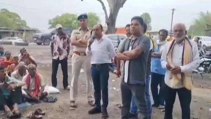 तमनार: जन समस्या को लेकर नागरामुड़ा तमनार के ग्रामीणों ने हुंकराडीपा में किया चक्का जाम #jansamasya