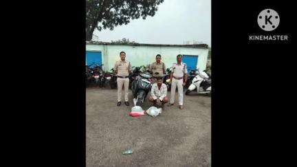 रायगढ़: कोतरारोड पुलिस ने नावापारा और अरसीपाली के बीच नाकाबंदी कर स्कूटी से शराब की तस्करी करते एक आरोपी को पकड़ा