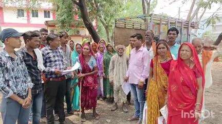 रायसेन: परेवा गांव में आदिवासियों को वन भूमि से बेदख़ल करने का मामला, लोगों ने कहा- 50-60 वर्षों से इस भूमि पर हैं काबिज