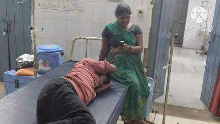 पकरीबरावां: पकरीबरावां में सड़क दुर्घटना में एक युवक बुरी तरह जख्मी, सामुदायिक स्वास्थ्य केंद्र पकरीबरावां में चल रहा इलाज