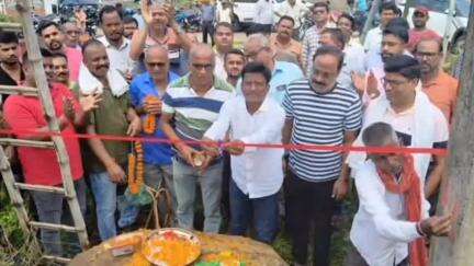 बाघमारा/कतरास: बड़ा पांडेडीह में विधायक शत्रुघ्न महतो ने किया ट्रांसफार्मर का उद्घाटन