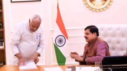 ईसागढ़: ईसागढ़: सीईओ की अभद्रता पर गरमाई सियासत, विधायक ने मुख्यमंत्री से की शिकायत