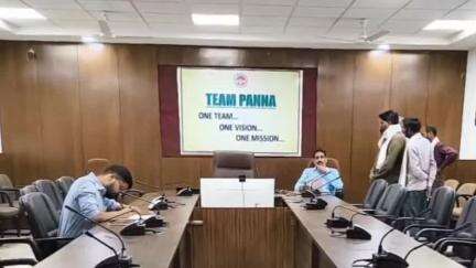 गुनौर: कलेक्टर कार्यालय में जनसुनवाई का हुआ आयोजन, 13 आवेदन हुए प्राप्त