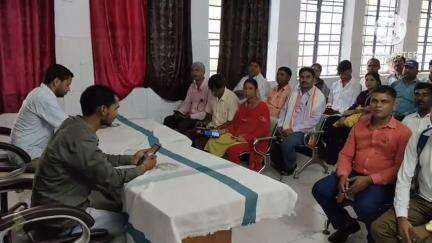 पकरीबरावां: पकरीबरावां में विभिन्न विद्यालय के प्रधान शिक्षकों व सहायक शिक्षकों को आयुष्मान कार्ड बनाने के लिए दिया गया प्रशिक्षण