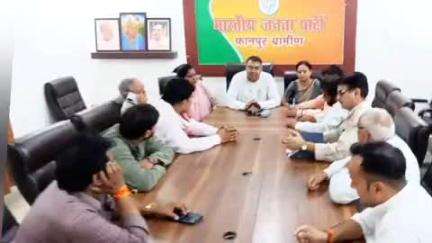 घाटमपुर: पीएम मोदी के आगमन पर घाटमपुर में होने वाले कार्यक्रमों की रूपरेखा को लेकर भाजपा ग्रामीण क्षेत्र की हुई बैठक