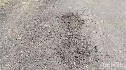 कुलपहाड़: नौगांव फदना मार्ग पर पीडब्ल्यूडी विभाग द्वारा डाली जा रही सड़क में ग्रामीणों ने अनियमितता का लगाया आरोप
