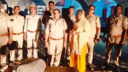 मनकापुर: छपिया में रेलवे क्रॉसिंग के पास से पुलिस ने एक महिला को किया गिरफ्तार, 5 किलो 832 ग्राम अवैध गांजा बरामद