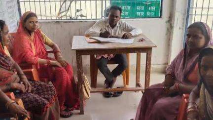 उचकागांव: उचकागांव के त्रिलोकपुर में नीरा के लिए 21 पंजीकृत लोगों का नवीनीकरण हुआ