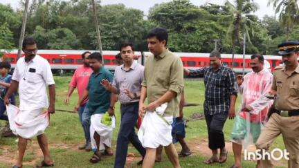 കോഴിക്കോട്: അരീക്കാട് റെയിൽ പാളത്തിൽ മരങ്ങൾവീണ സ്ഥലം മന്ത്രി മുഹമ്മദ് റിയാസ് സന്ദർശിച്ചു, കൺട്രോൾ റൂം തുറക്കുമെന്ന് മന്ത്രി