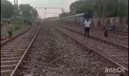 परैया: परैया में रेल पटरी पर मिला माइक्रोफाइनेंस कर्मी का शव, परिजनों ने जताई हत्या की आशंका