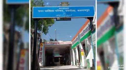 उतरौला: आदर्श नगर पालिका परिषद कार्यालय उतरौला में राष्ट्रीय स्वास्थ्य मिशन के अंतर्गत टीकाकरण के लिए ANM द्वारा दी गई जानकारी