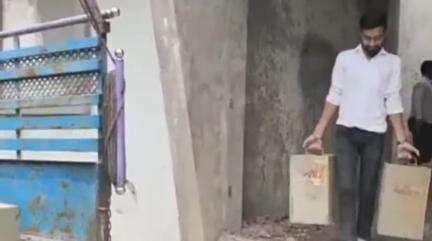 देपालपुर: देपालपुर में मत पेटियां मिलने पर कलेक्टर आशीष सिंह गंभीर, दोषियों पर कड़ी कार्रवाई के दिए निर्देश