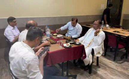 सिमगा: सिमगा के पास मुख्यमंत्री ने रात्रि ढाबे पर खाया खाना, आमजनों से की चर्चा