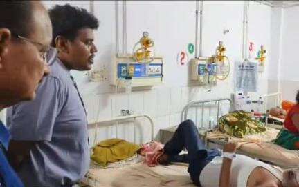 नौगढ़: जिलाधिकारी ने माधव प्रसाद त्रिपाठी राजकीय मेडिकल कॉलेज का किया औचक निरीक्षण
