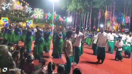 ஒட்டன்சத்திரம்: சத்திரப்பட்டி உச்சி மாகாளியம்மன் கோவிலில் பாரம்பரிய வள்ளி கும்மி நடனம்