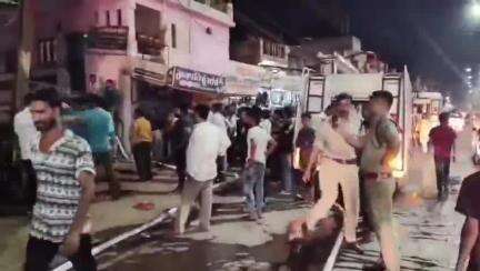 कटनी नगर: बर्तन दुकान में भीषण आग, कोतवाली क्षेत्र के कैलवारा मोड़ पर 3 दमकल वाहनों ने पाया काबू