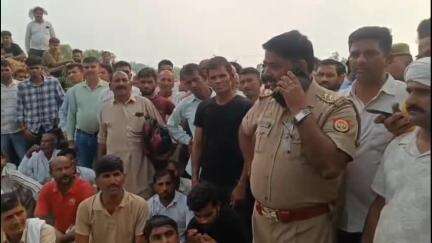 हसनपुर: सैदनगली निवासी महिला सिपाही ने लखनऊ में की आत्महत्या, परिजनों ने हत्या का आरोप लगाकर सड़क को किया जाम