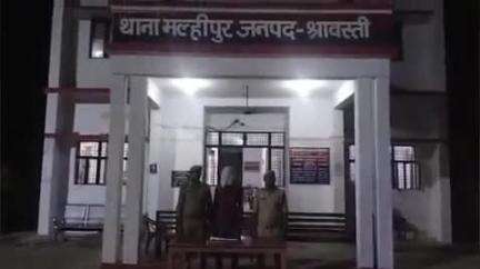 जमुनहा: मल्हीपुर थाना क्षेत्र के अलग-अलग जगहों से 2 आरोपियों को किया गया गिरफ्तार, 2 नाजायज चाकू भी बरामद