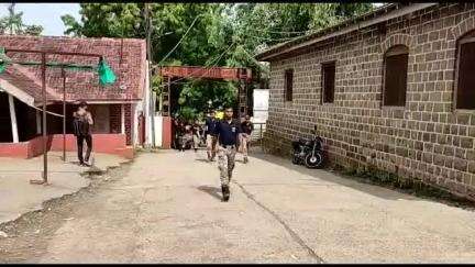 चोपडा: नागलवाडी येथे घरासमोर दुचाकी लावत जाऊ नका अशा बोलण्याचा राग,महिलेस मारहाण करीत चौघांनी केला विनयभंग,चोपडा पोलिसात गुन्हा