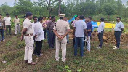 ବୌଦ୍ଧ ସଦର: ଆଡେଣୀଗଡ ଠାରେ ନିର୍ମାଣାଧିନ ରେଳ ଟନେଲ ଭୁଶୁଡ଼ିବା ସ୍ଥଳ ପରିଦର୍ଶନ କଲେ ଜିଲ୍ଲାପାଳ