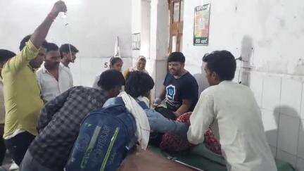 पीलीभीत: हाइवे पर अलग-अलग सड़क हादसों में मासूम बच्ची सहित 9 लोग घायल, सभी को जिला अस्पताल रेफर किया गया
