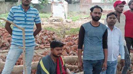 कोल: जवां में सड़क किनारे खड़े बाइक सवारों को ट्रेलर ने रौंदा, 1 की मौत और 1 घायल, पुलिस ने शव का कराया पोस्टमार्टम