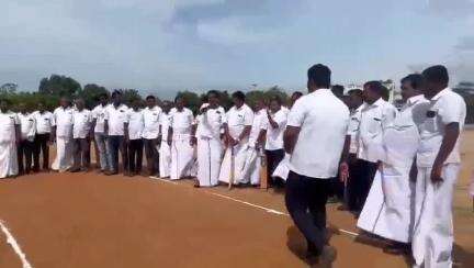 அரூர்: மேல்பாட்ஷாபேட்டை விளையாட்டு அரங்கில் மாவட்ட அளவிலான கிரிக்கெட் போட்டியை அரூர் MLA சம்பத்குமார் துவக்கி வைத்தார்