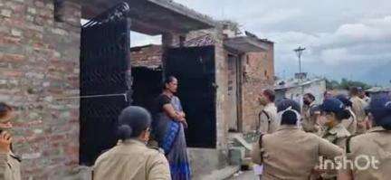 हल्द्वानी: राजपुरा बस्ती में सीओ नितिन लोहनी के नेतृत्व में पुलिस ने चलाया बाहरी लोगों का सत्यापन अभियान