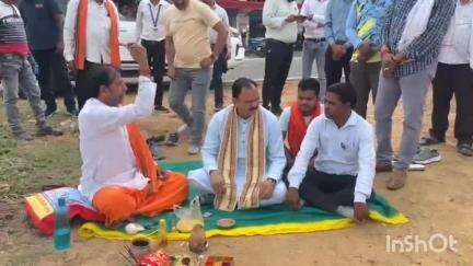 खड़गवां में 40 लाख की लागत से गौरव पथ सड़कों का भूमि पूजन, ग्रामीणों में खुशी की लहर