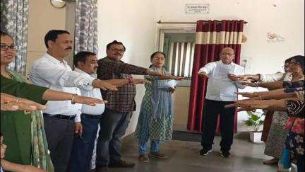 सिवनी: तंबाकू निषेध नियंत्रण कार्यक्रम के तहत जिला अस्पताल में नशामुक्ति की सामूहिक शपथ ली गई