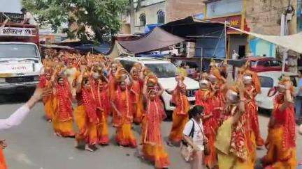 धनौरा: गजरौला शहर के रमाबाई डिग्री कॉलेज से निकाली गई भव्य कलश यात्रा, जगह-जगह हुआ स्वागत