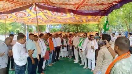 कोडरमा :- सरना कोड धर्म के अनुसार जनगणना देना होगा हेमंत सोरेन जिंदाबाद जय झारखंड!
दीपक विश्वकर्मा JMM नगर अध्यक्ष।
Hemant Soren Kalpana Murmu Soren #highlight