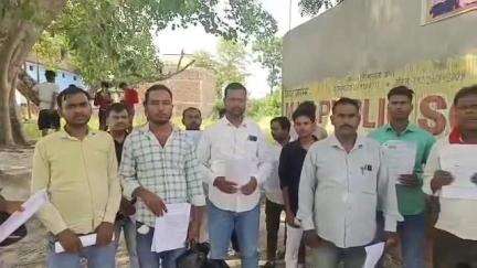 तमकुही राज: विदेश भेजने के नाम पर 38 युवाओं से ₹40 लाख की ठगी, सेवरही पुलिस ने तीन लोगों के खिलाफ दर्ज किया मुकदमा
